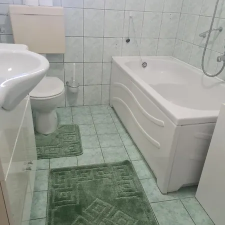 Apartman Iva *